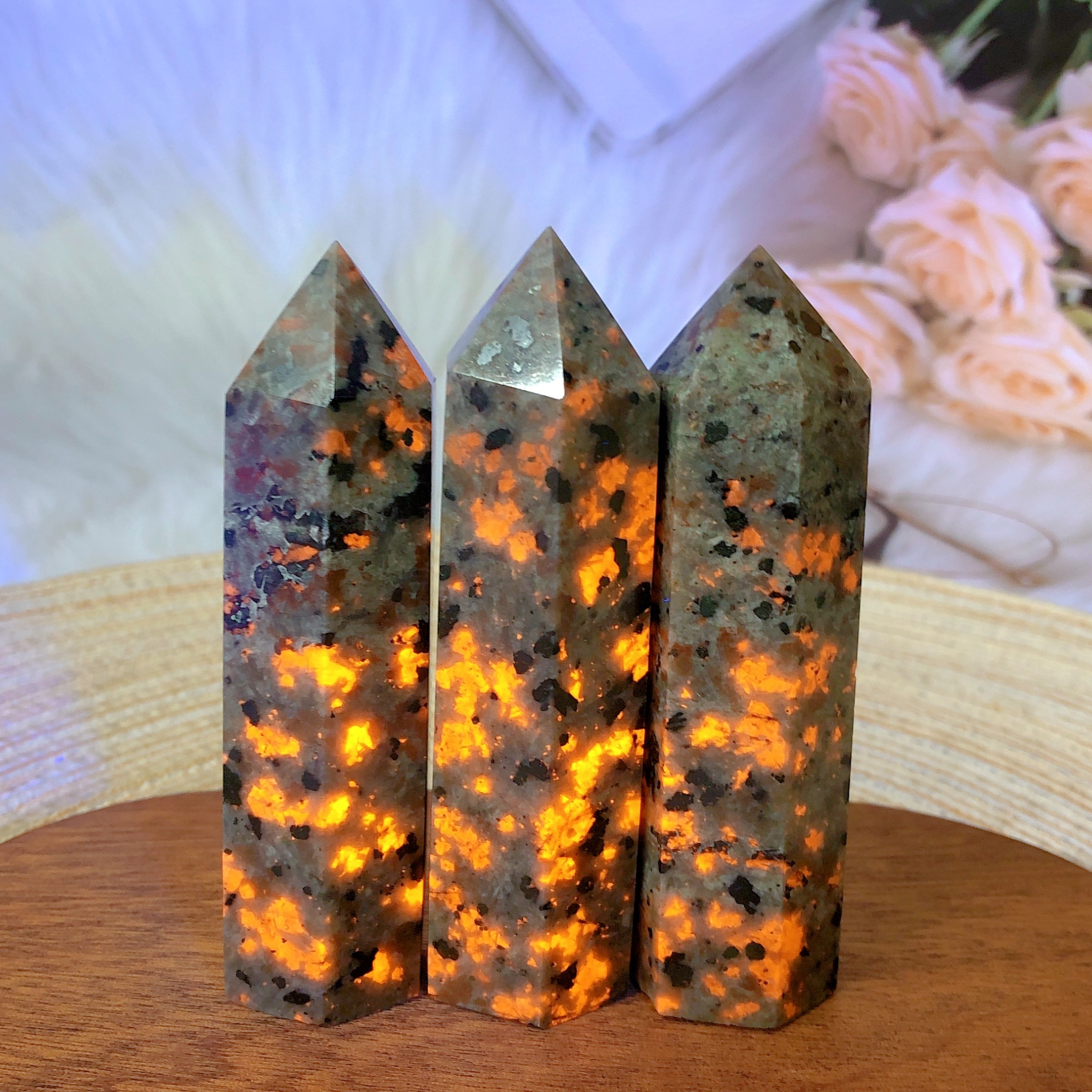 Home Decor Lighting Wholesale - Natural Crystals Yooperlite Tower UV Light