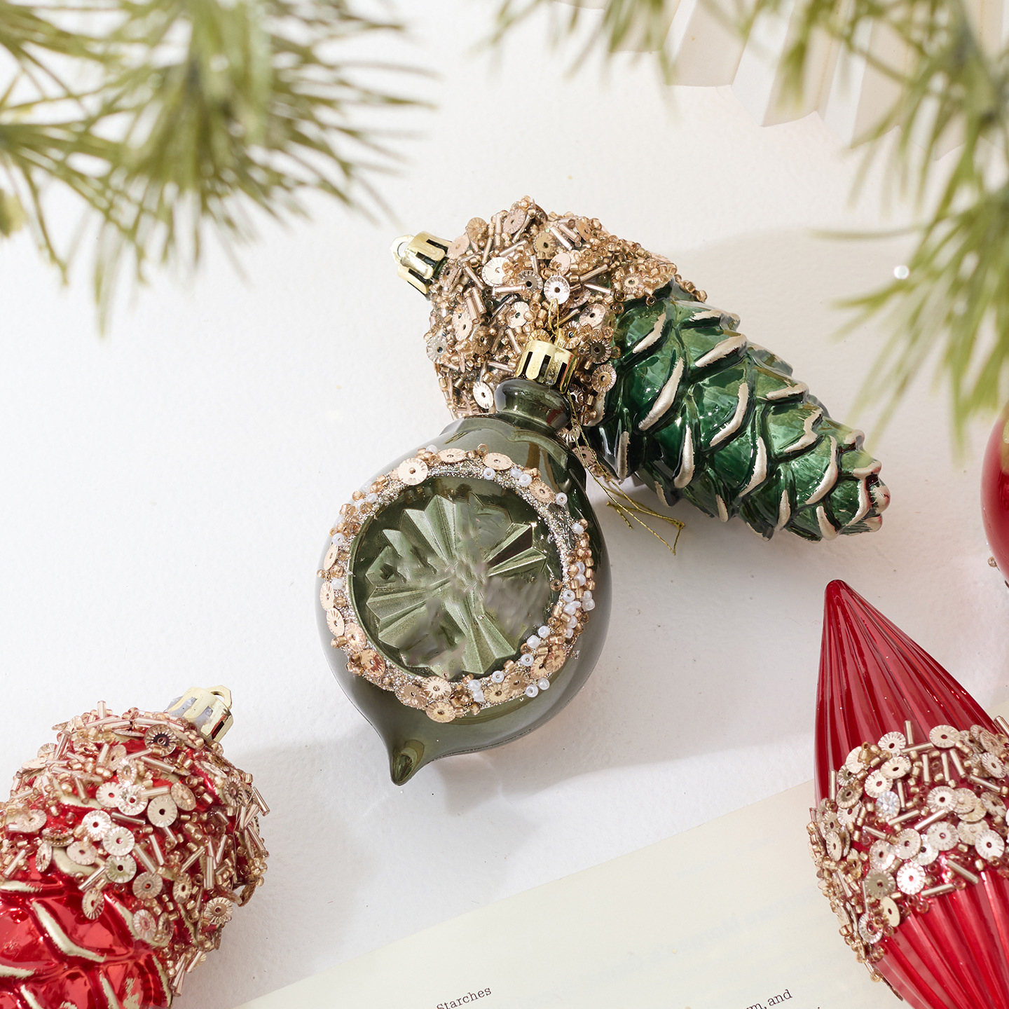 Red And Green Ornaments Timele - Decor Timeless Lighting บทวิจารณ์และราคา
