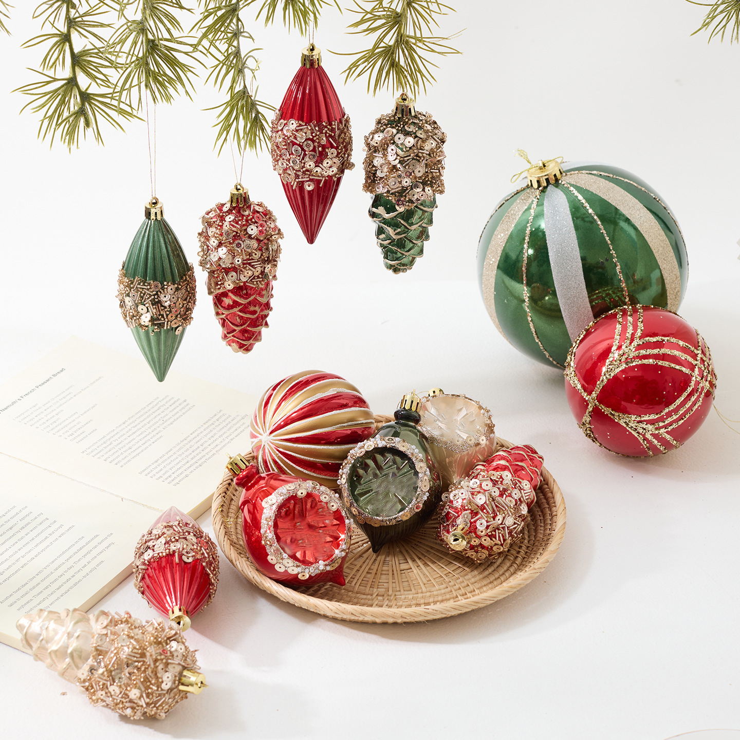 Red And Green Ornaments Timele - Decor Timeless Lighting บทวิจารณ์และราคา